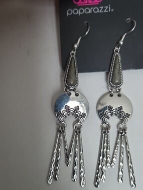 Paparazzi Highland Haute Green Earrings NWT